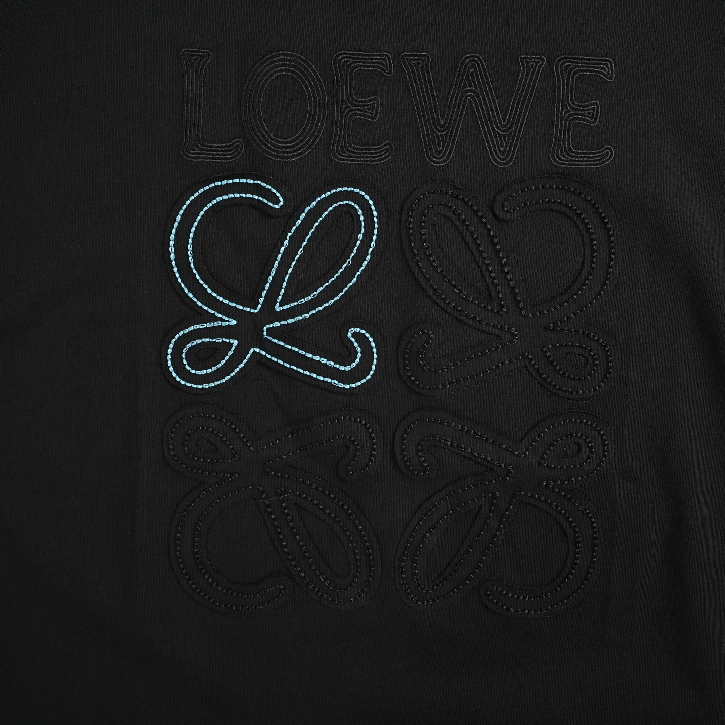 Loewe 25ss embossed embroidered patch short sleeve