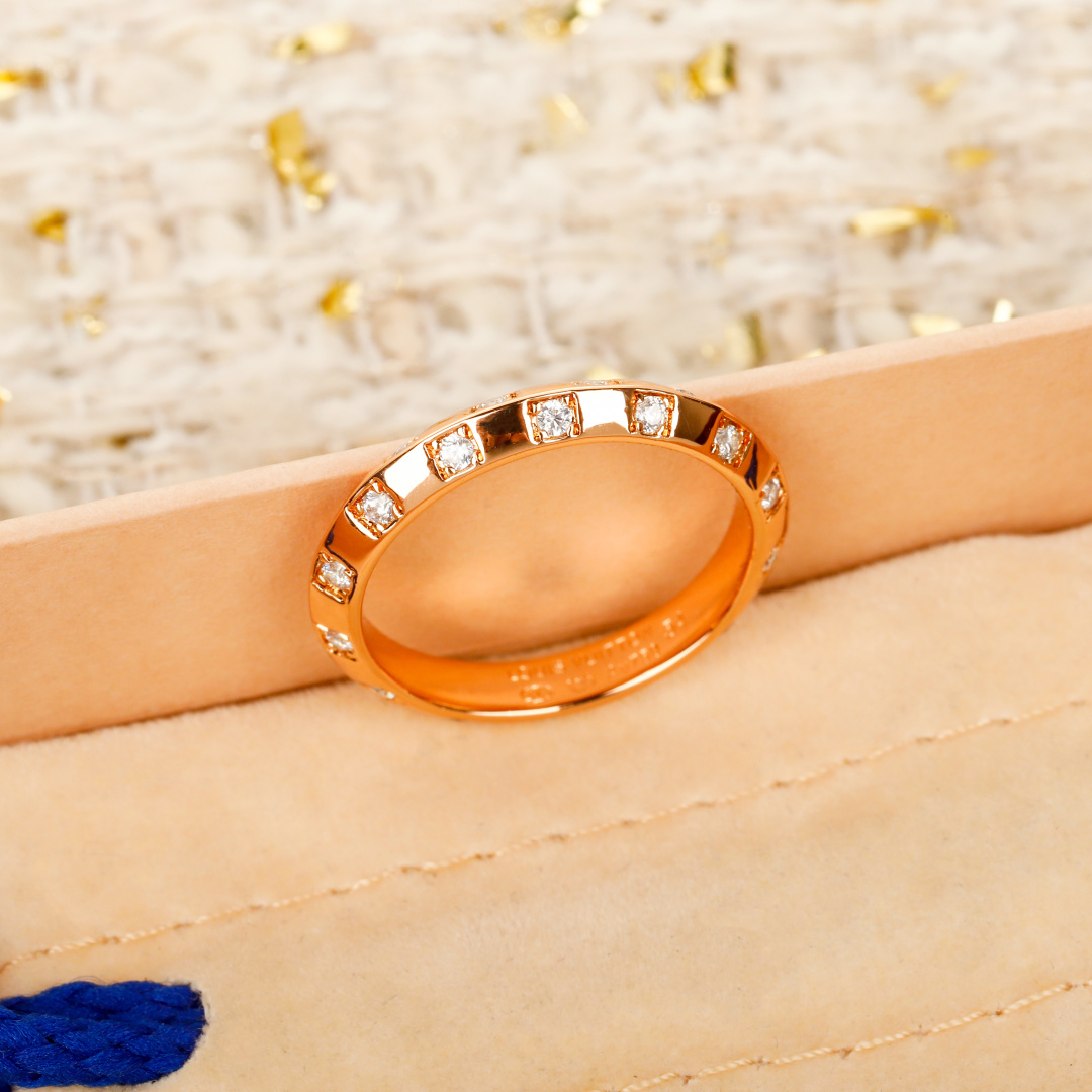 Louis Vuitton Le Der de LV Ring