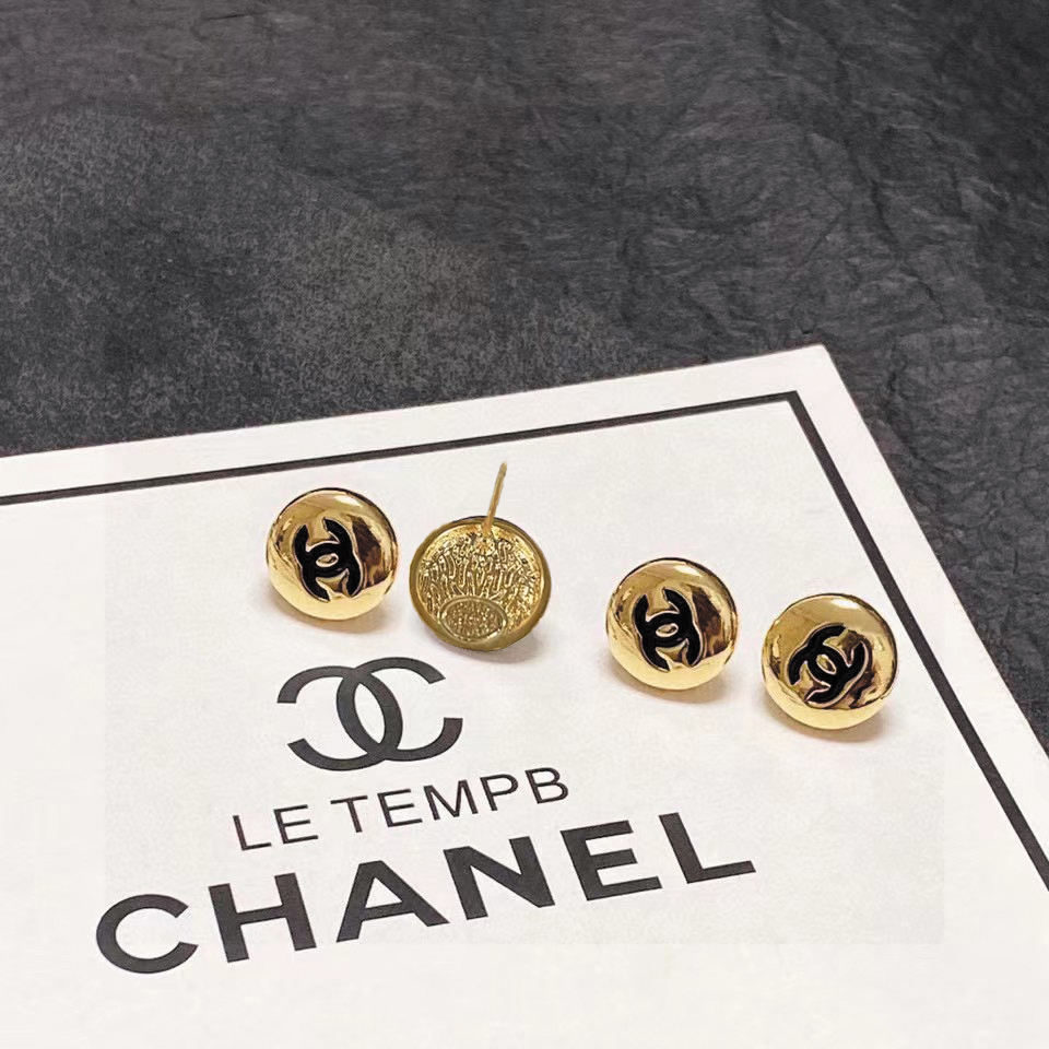 Chanel round gold beans letter new earrings