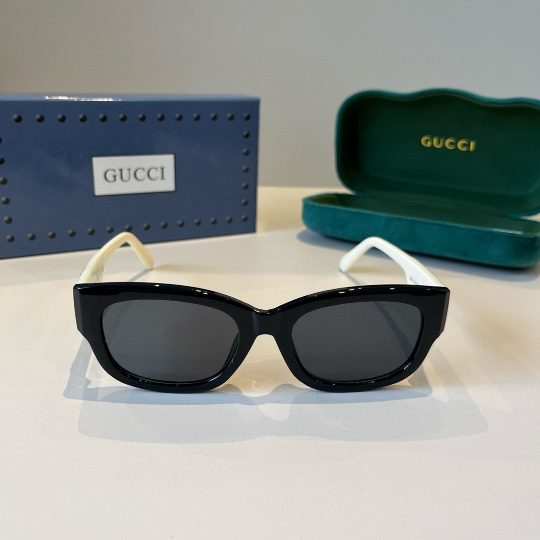 Gucci Round Frame Sunglasses