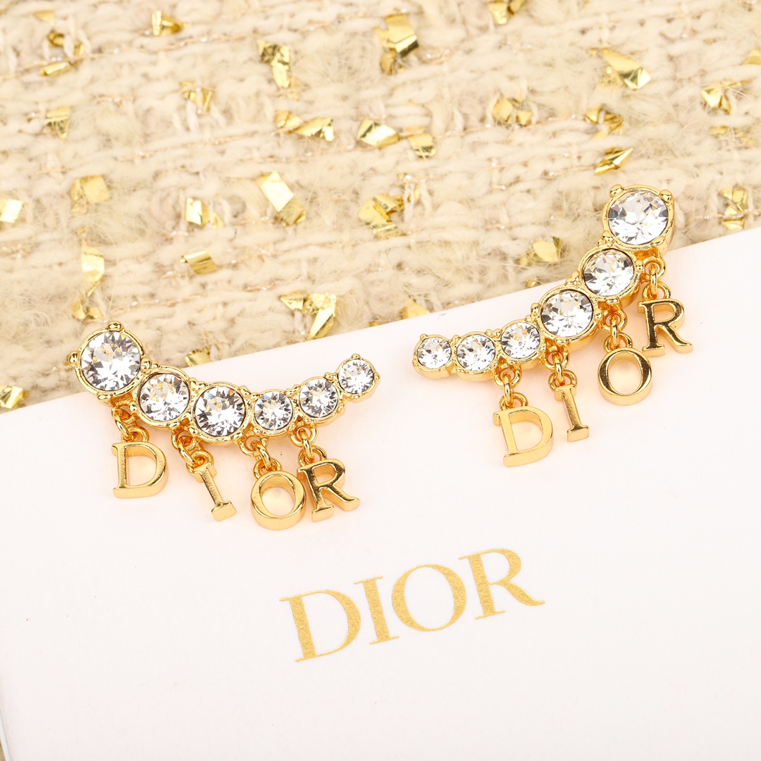 Dior Alphabet Diamond Earrings1