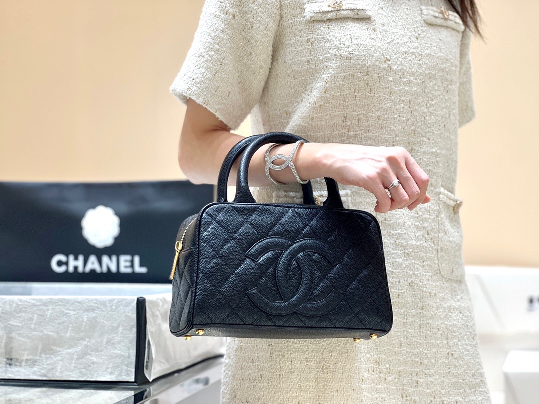 Chanel Vintage Bowling Bag 20996