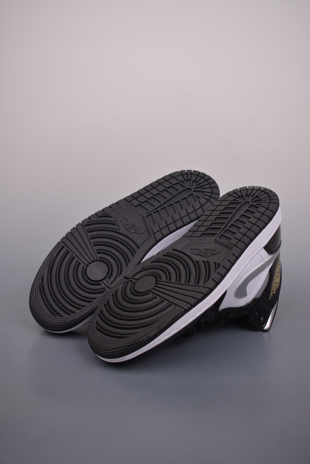 Air Jordan 1 Mid Black Silver HV0789-010