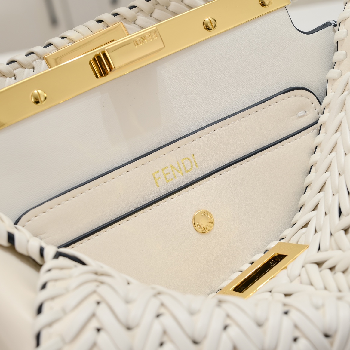 FENDI BAGUETTE Medium Handbag 3318