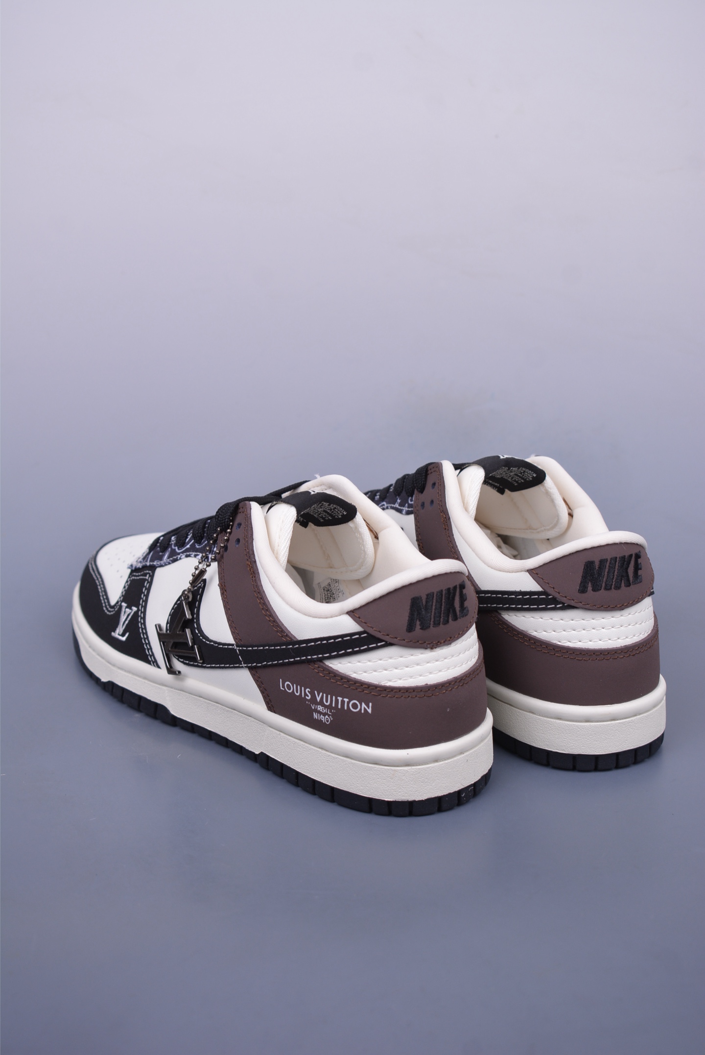 LV x Nike SB Dunk Low Sneakers QF15681-124