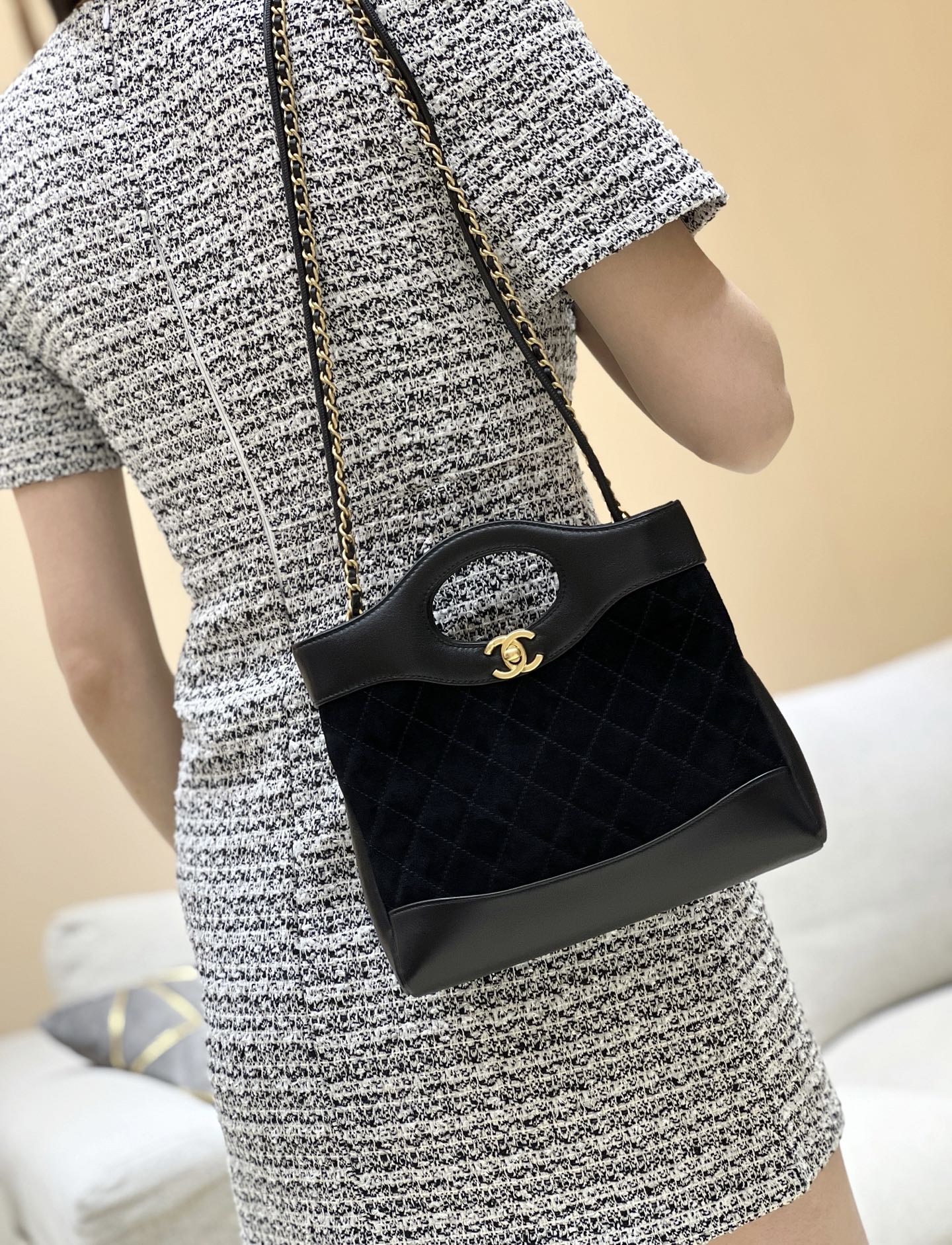 Chanel 25P Spring/Summer Preview Collection mini 31 suede Bag AS4133 00128