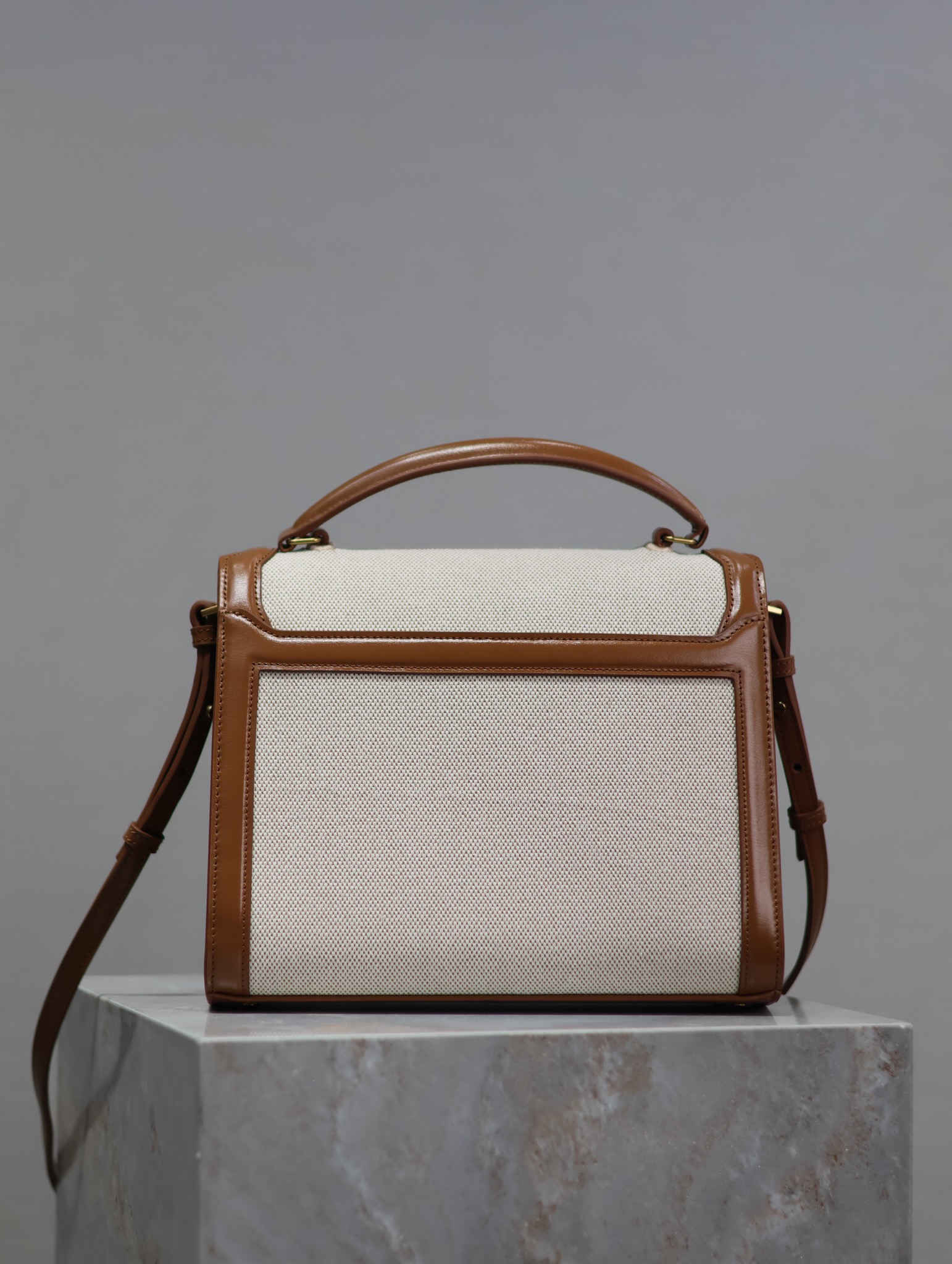 Yves Saint Laurent CASSANDRA Handbag 578000