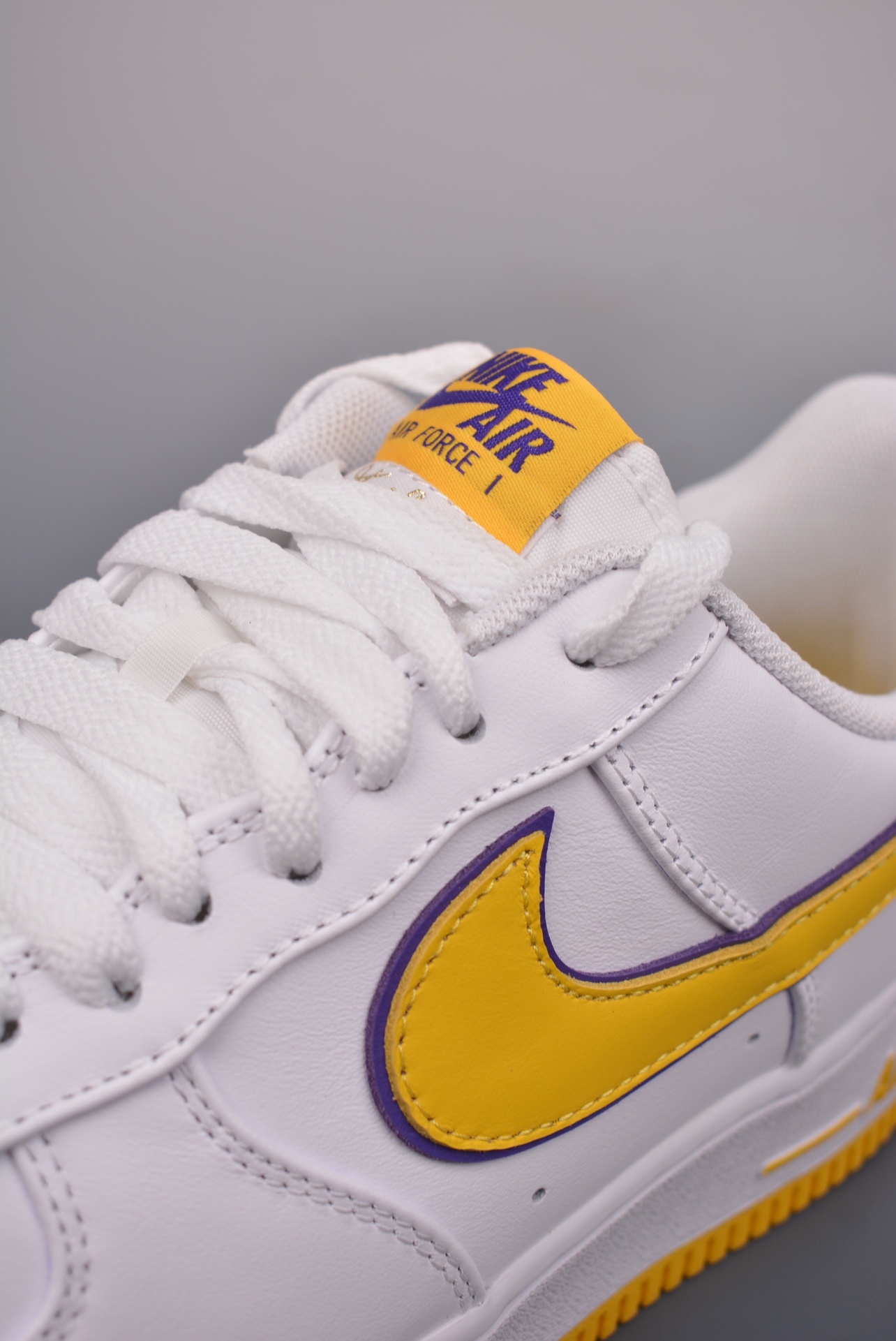 Kobe Bryant x Nike Air Force 1'07 LowWhiteVarsity Maize FZ1151-100
