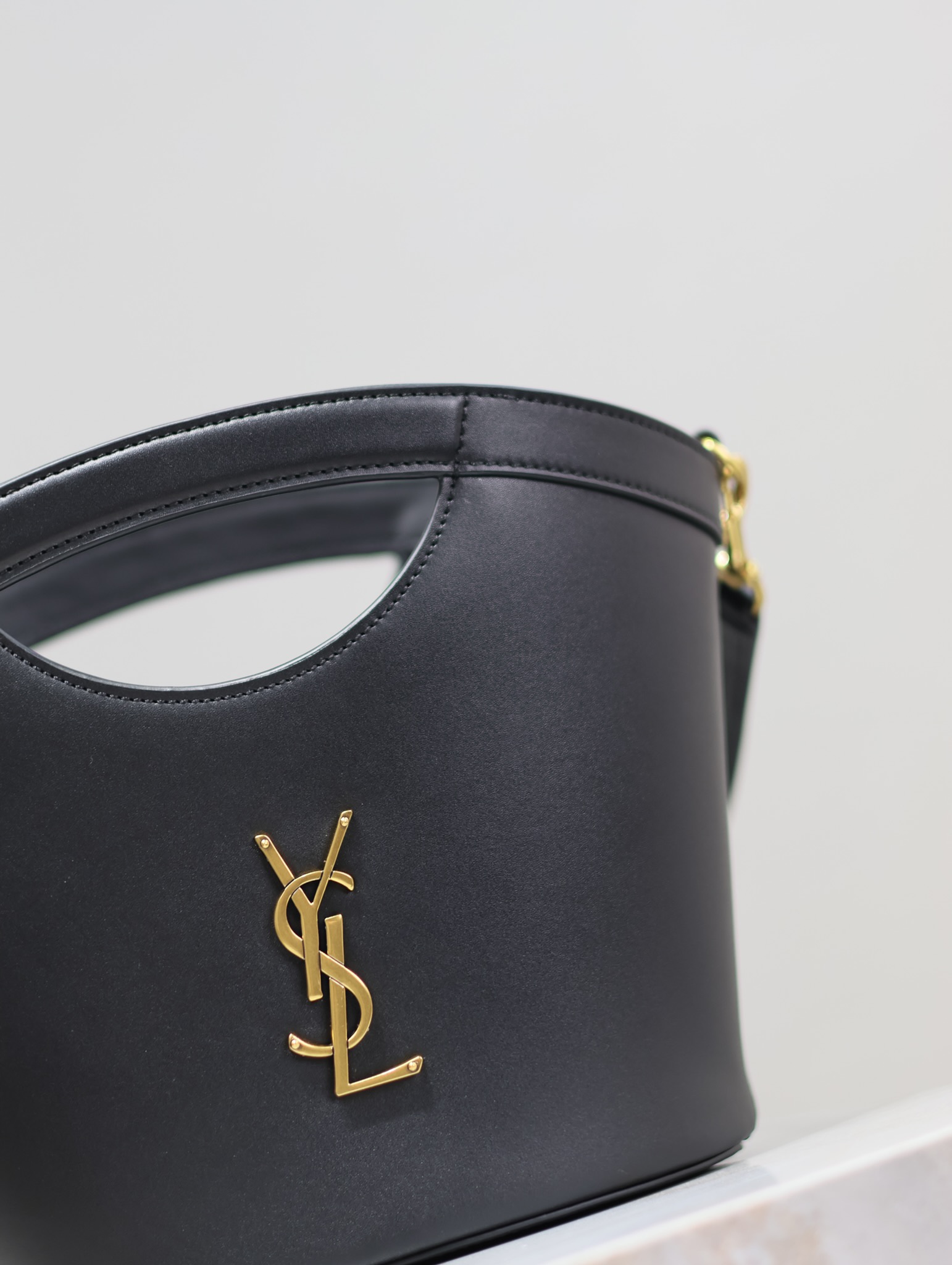 Yves Saint Laurent tote fan-shaped basket bag 791069