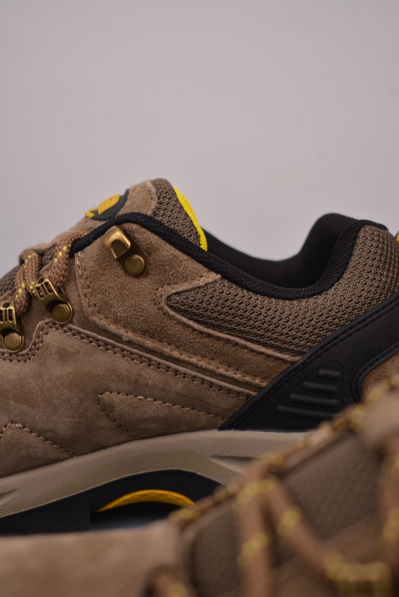 The North Face Hedgehog Sneaker suede brown black yellow BM5336