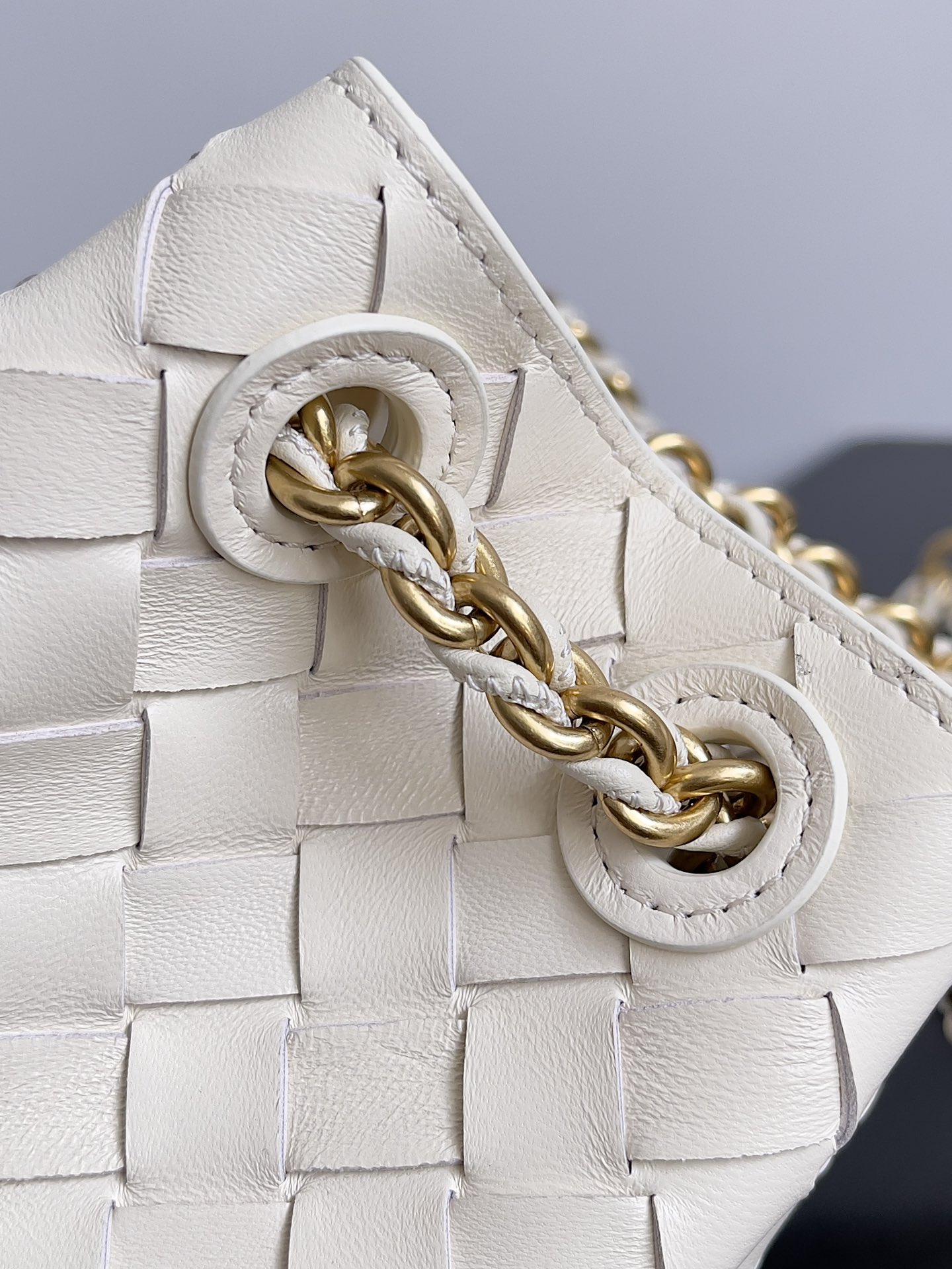 BOTTEGA VENETA New Chain Parachute Bag 817175