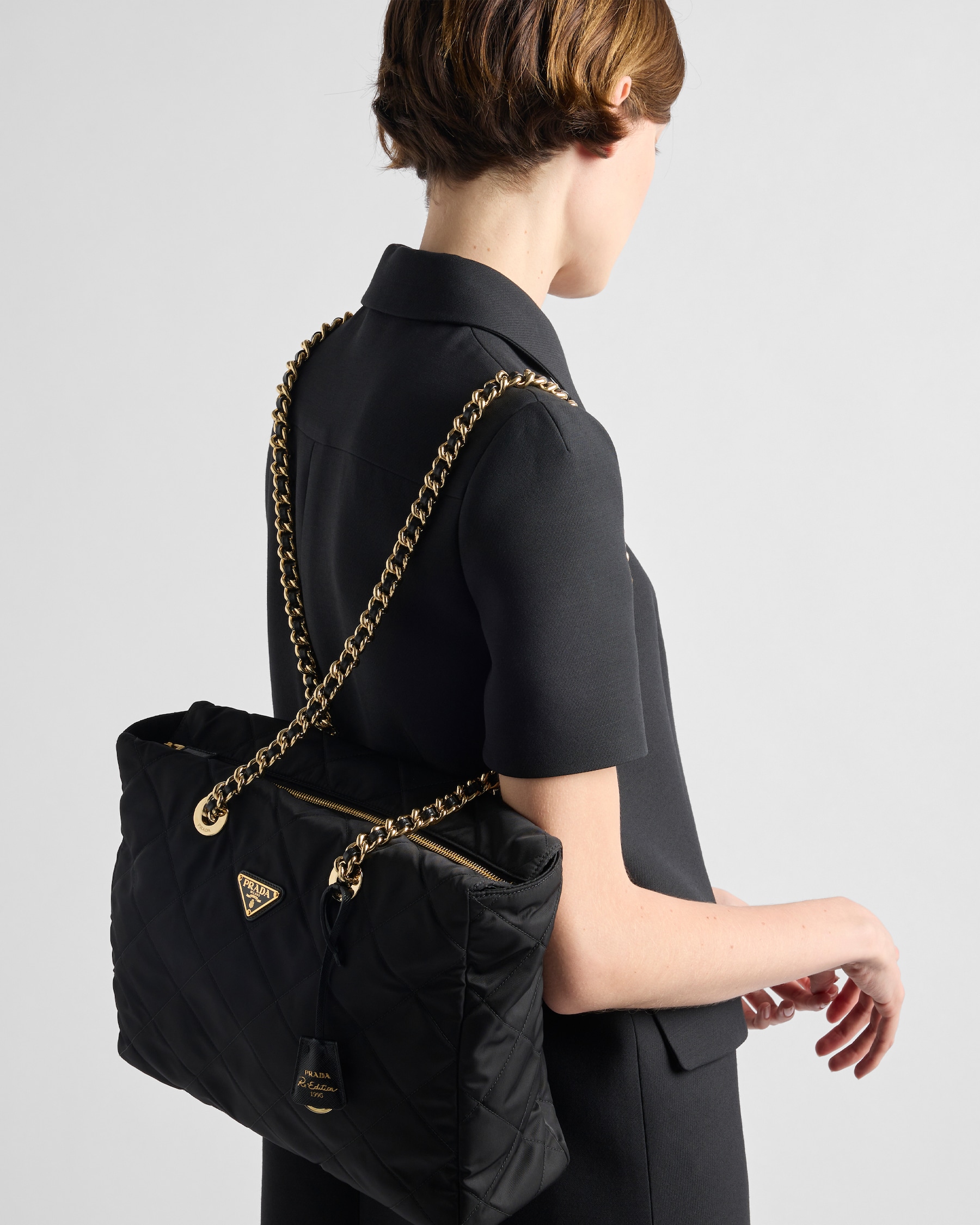 Prada Re-Edition 1995 Chaîne Large Re-Nylon Bag1BG529_2AOS_F0008_V_COO