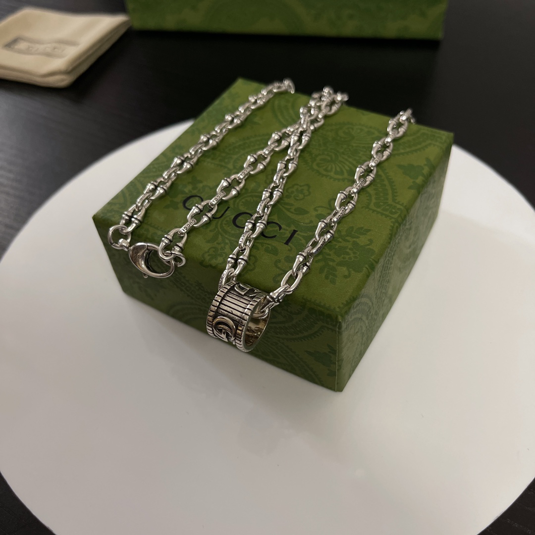 Gucci Chain Round Ring Necklace