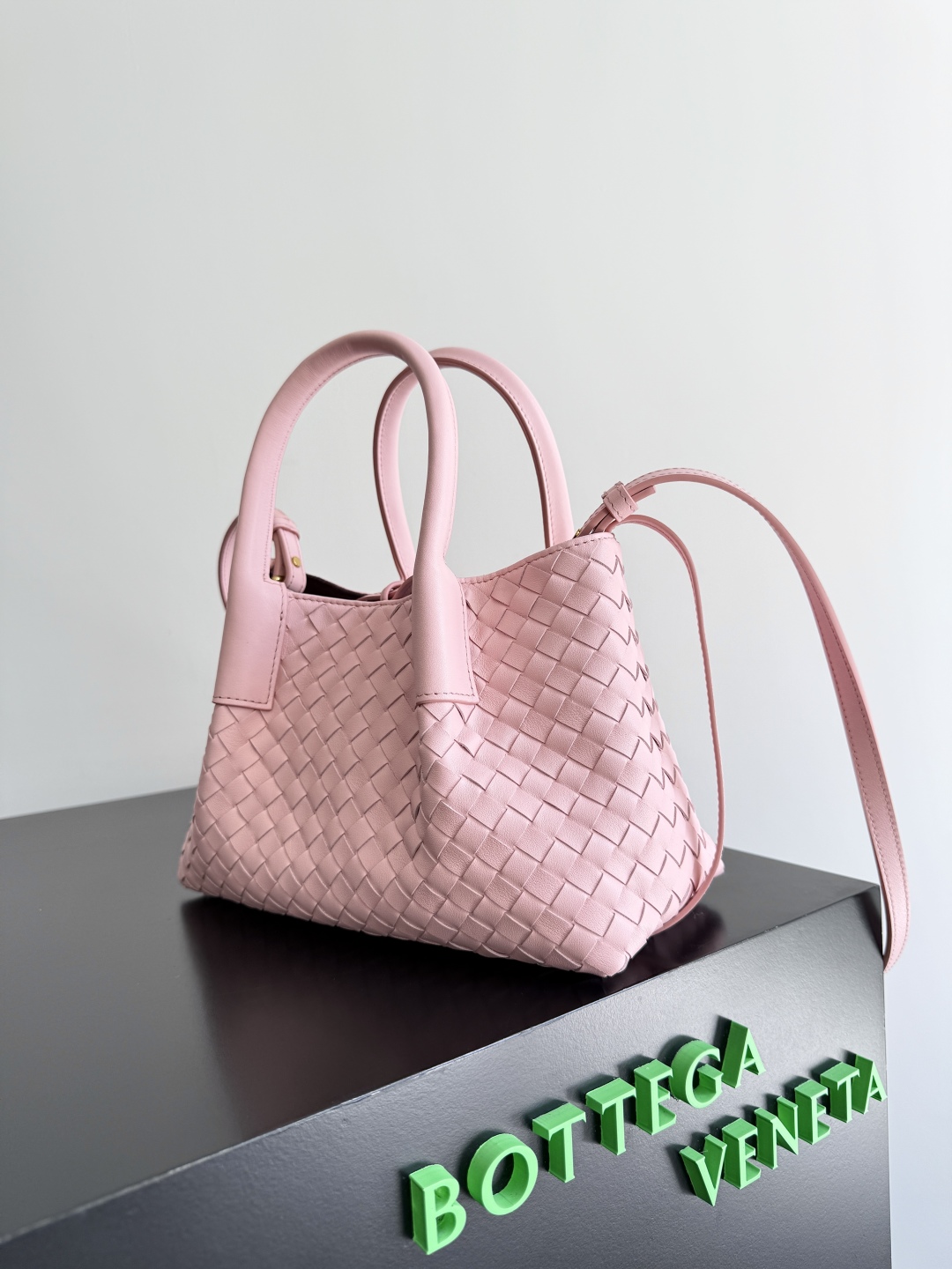 BOTTEGA VENETA 2025 PINACOTECA Small Bag 819004