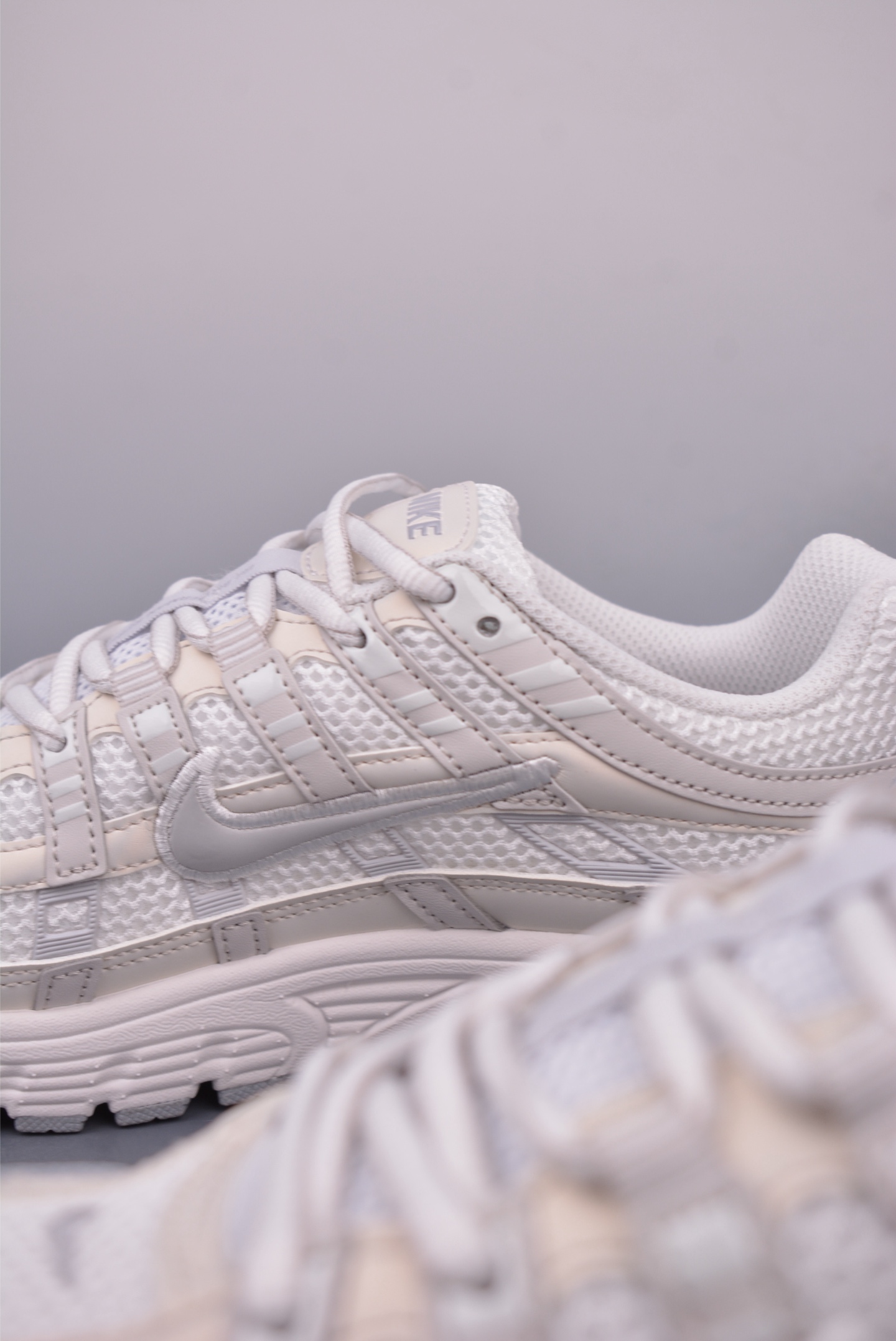 Nike Initiator Running Shoes White and Grey IF1756-100