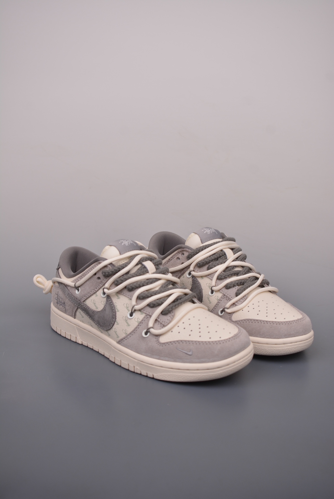 Stussy x Nike SB Dunk Low Retro Lot Stussy Light Grey Off-White Lace-Up SJ2068-307