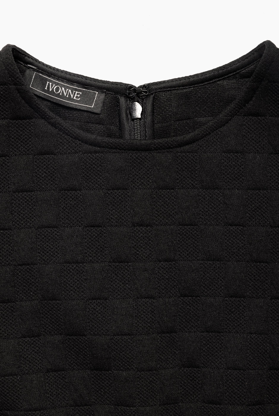 Vestido negro liso de manga corta