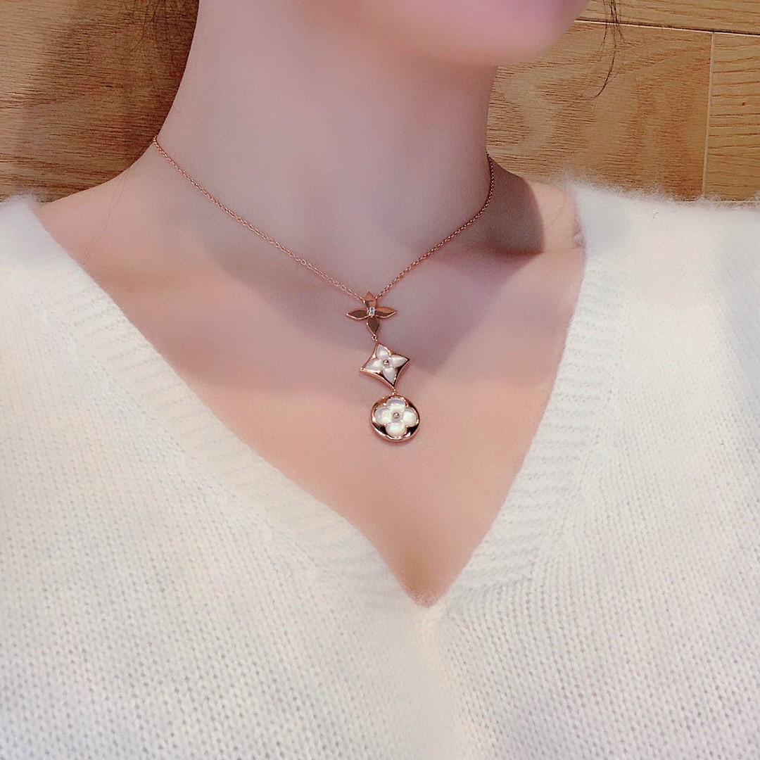 Louis Vuitton White Shell Classic Flower Necklace