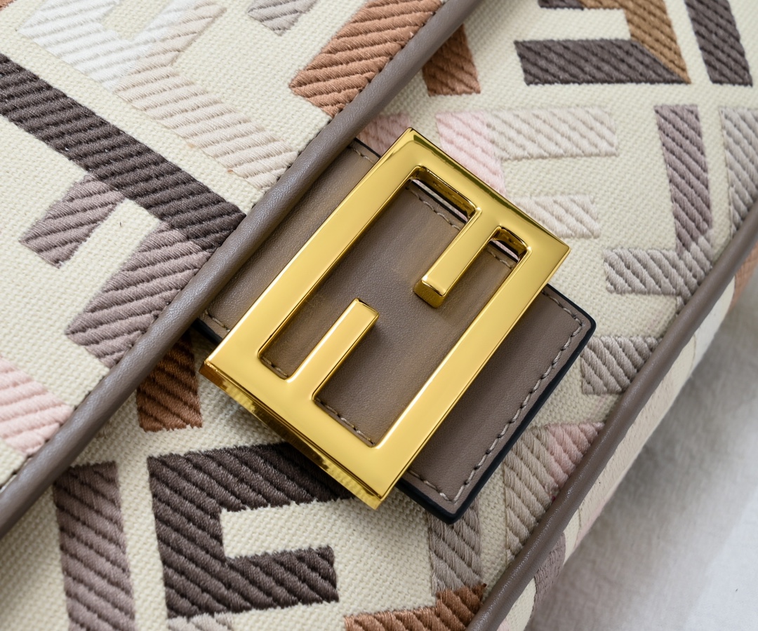 FENDI Baguette Shoulder Bag 1002