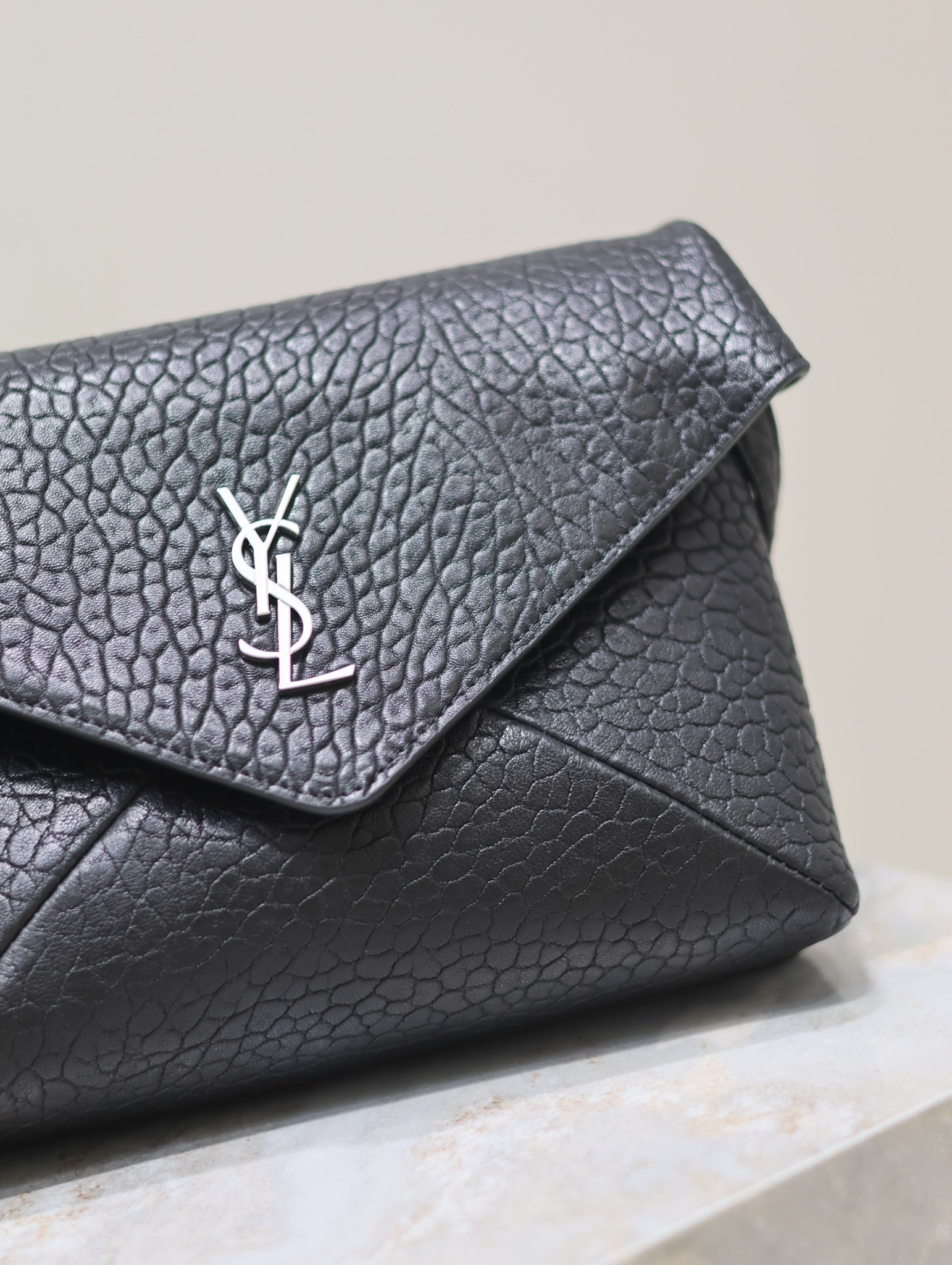Yves Saint Laurent CASSANDRA Messenger Bag 801490