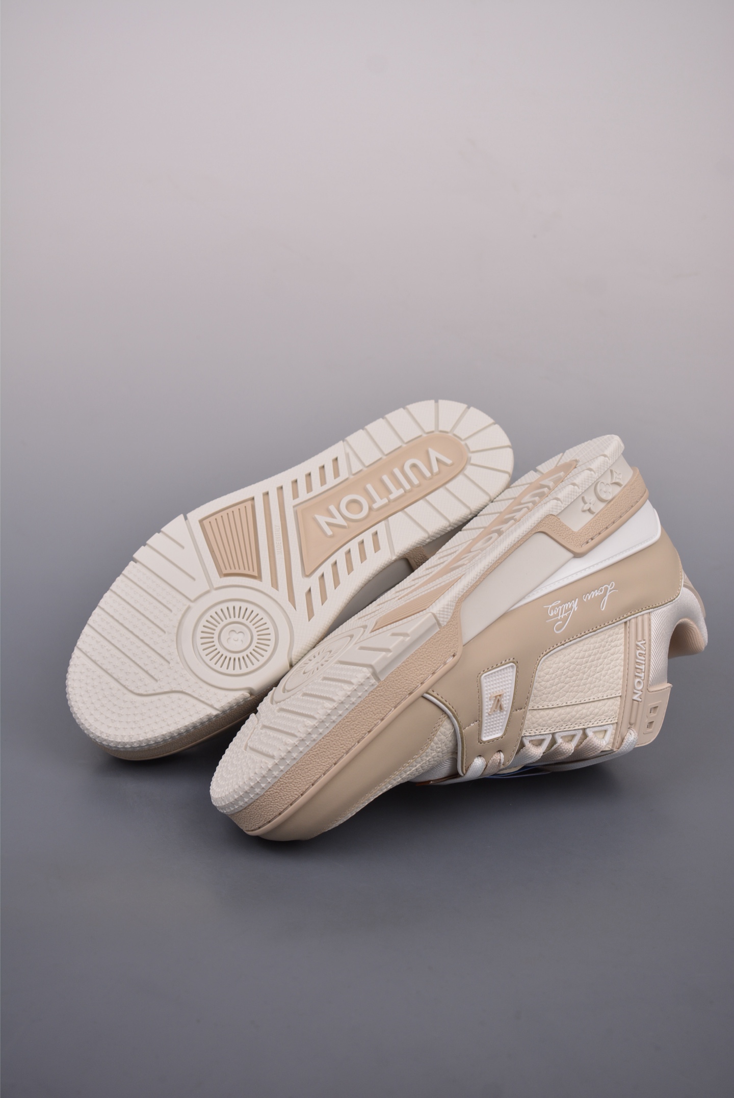 Louis Vuitton Trainer Sneaker Low Off-White