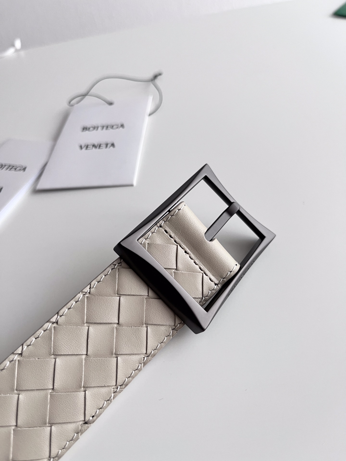 Bottega Veneta intreccio woven cowhide double-sided waistband with a width of 3.5cm