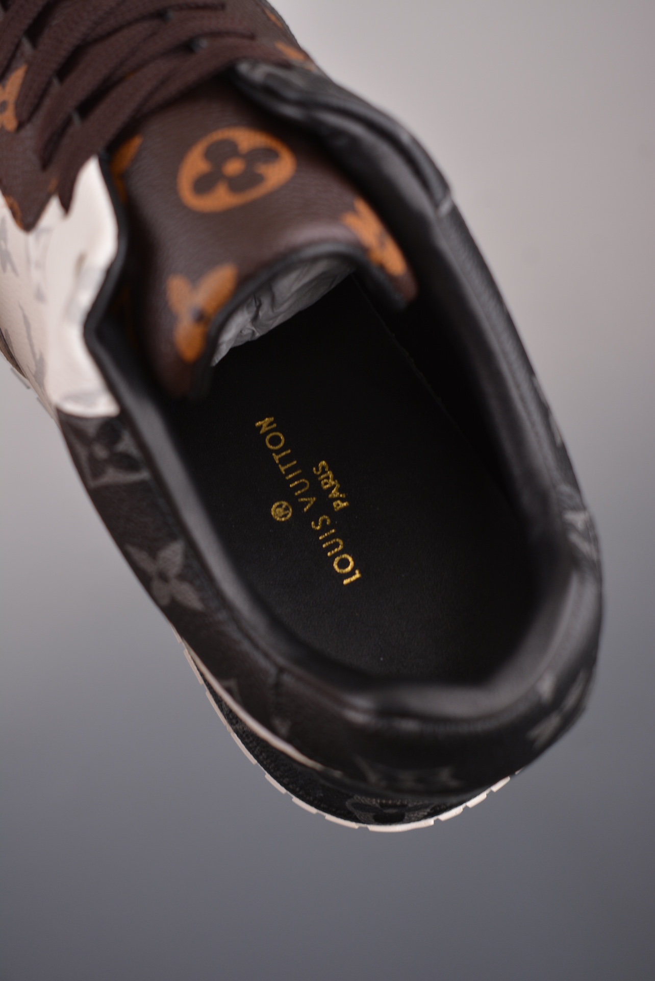 Louis Vuitton Run Away white, black and brown monogram 1A3N7W