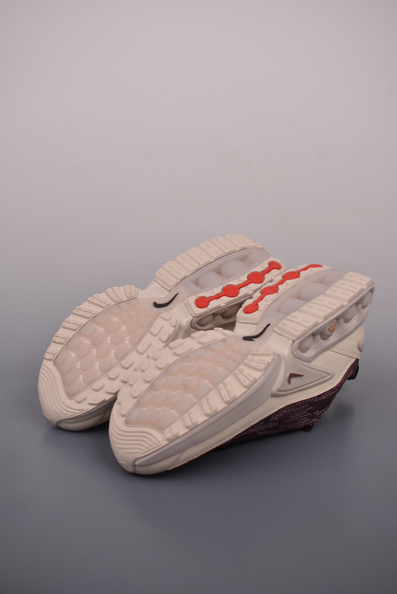 Size x Nike Air Max DN SP Smokey Mauve off-white, black and lavender HQ0912-200