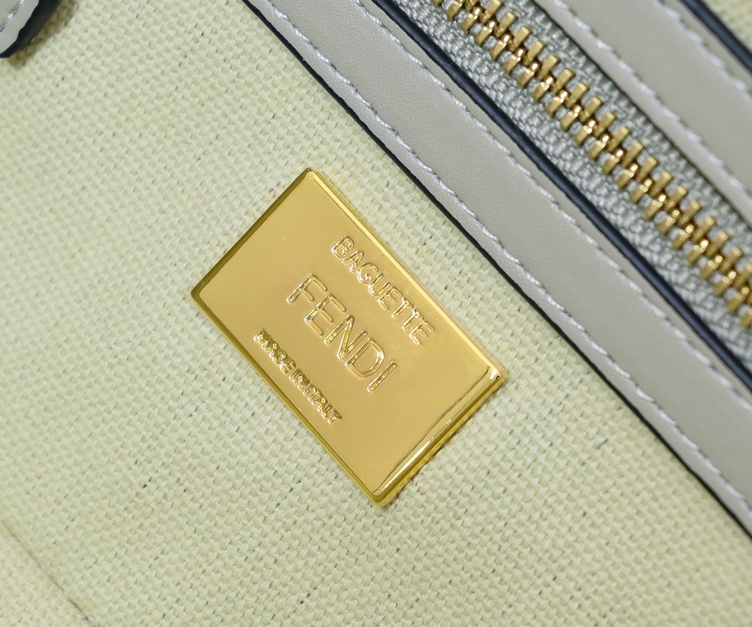 FENDI Baguette Shoulder Bag 1002