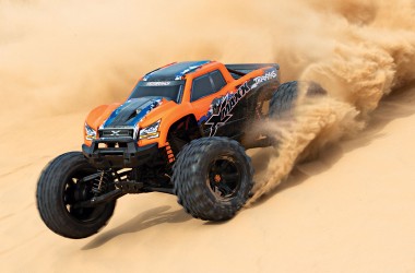 X-MAXX 4x4 new 8S version RTR complete set with 2x 4S / 5000 mAh batteries + Dual charger 2x120W