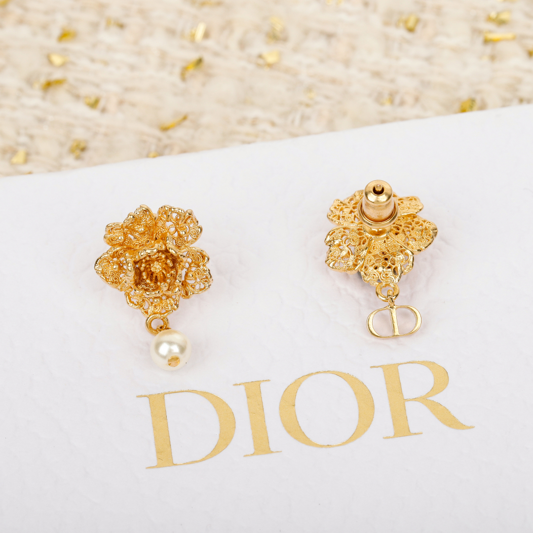 Dior flower cd pearl earrings