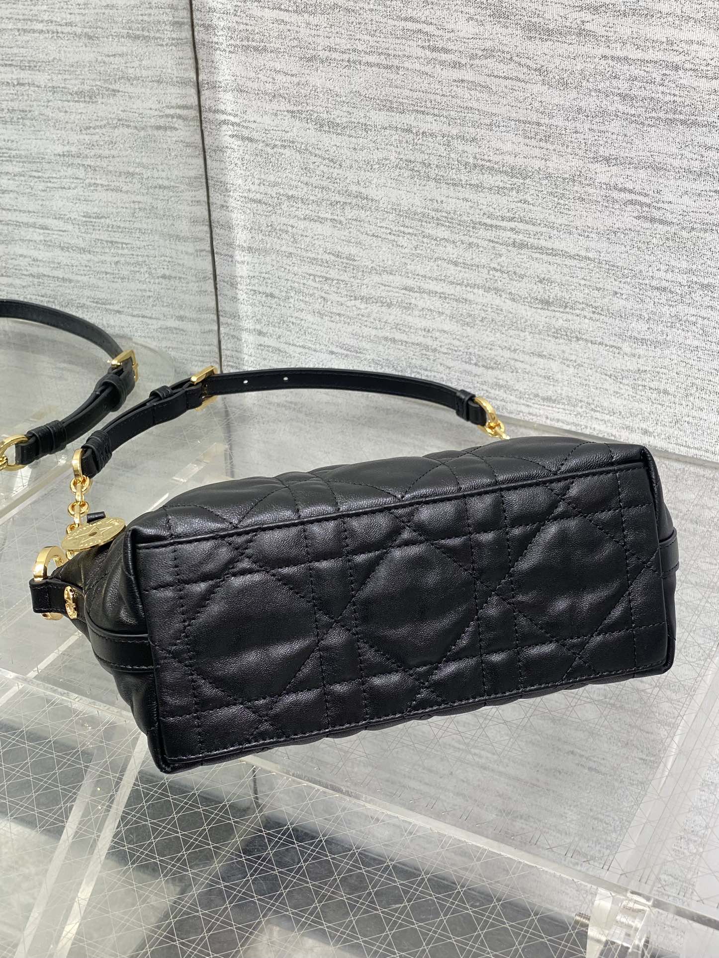 Dior Hobo star chain bag