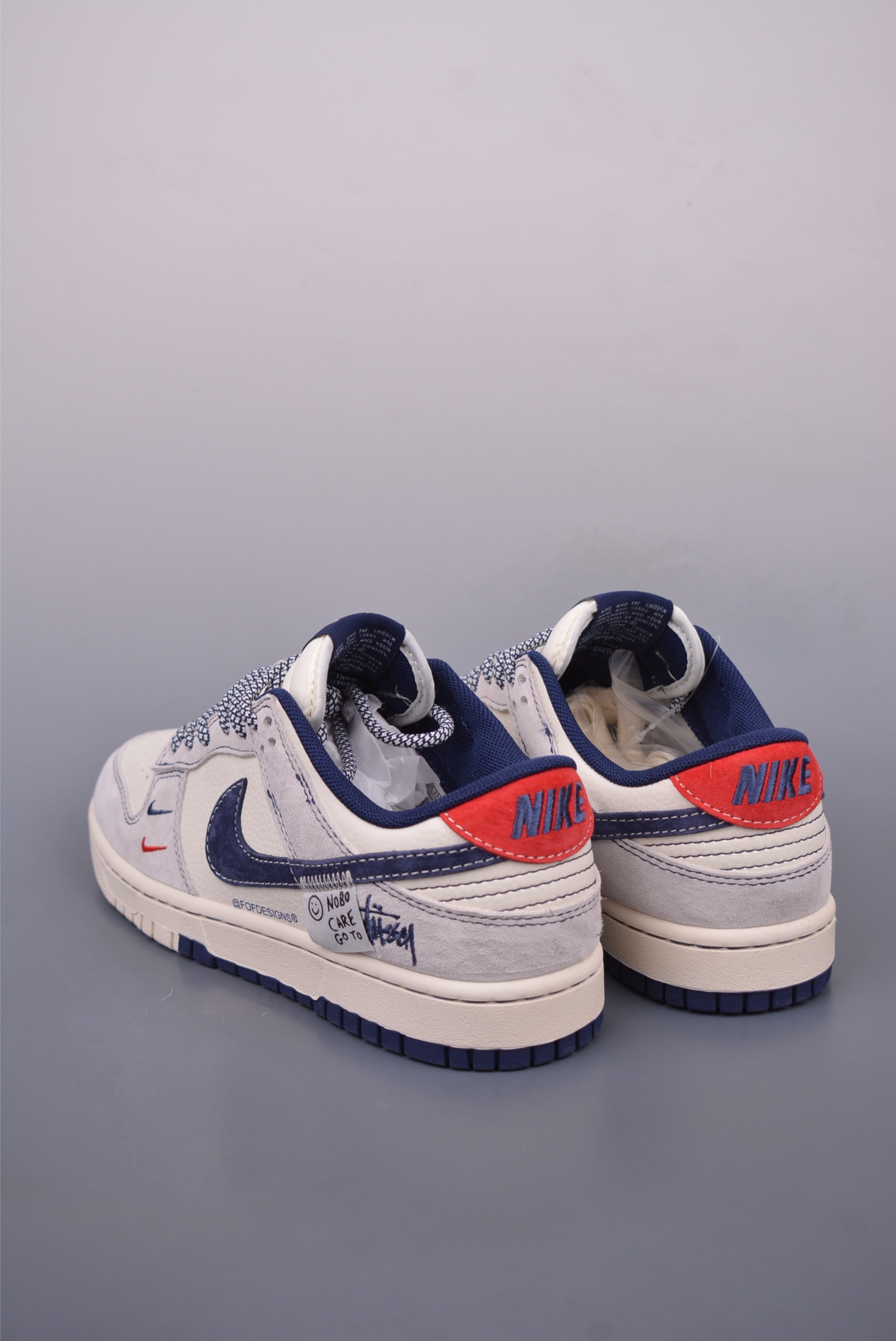 Stussy x Nike SB Dunk Low sneakers Off-white and dark blue YX5066-297
