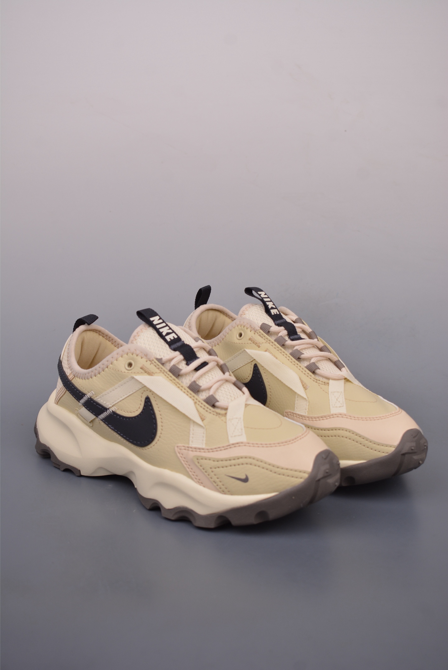 Nike TC 7900 running shoes beige black rubber sole DD9682-200