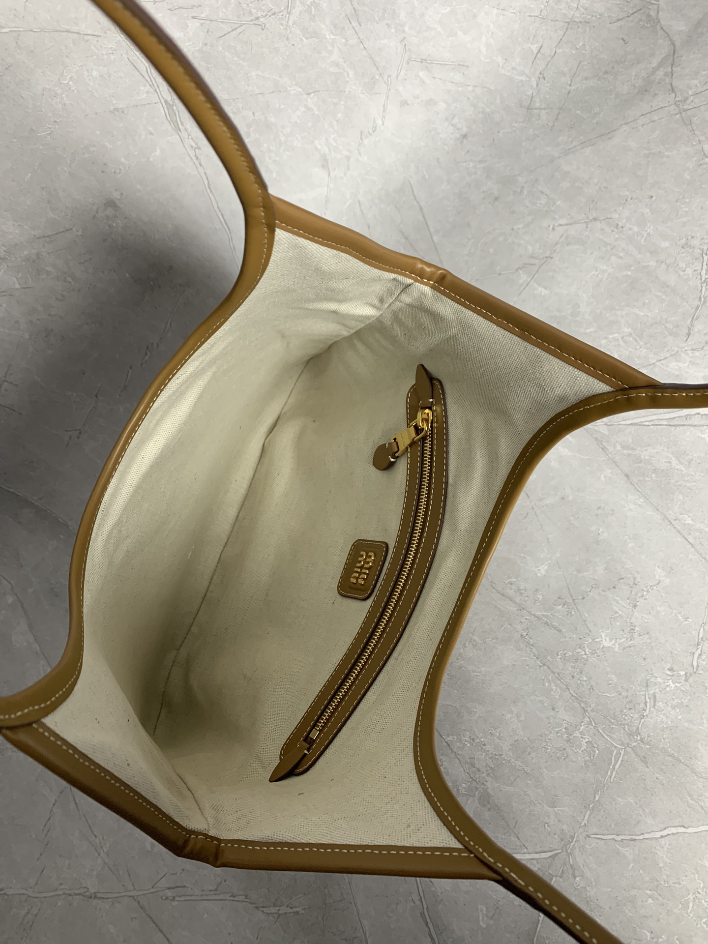 Miu Miu hobo tote 5BG231