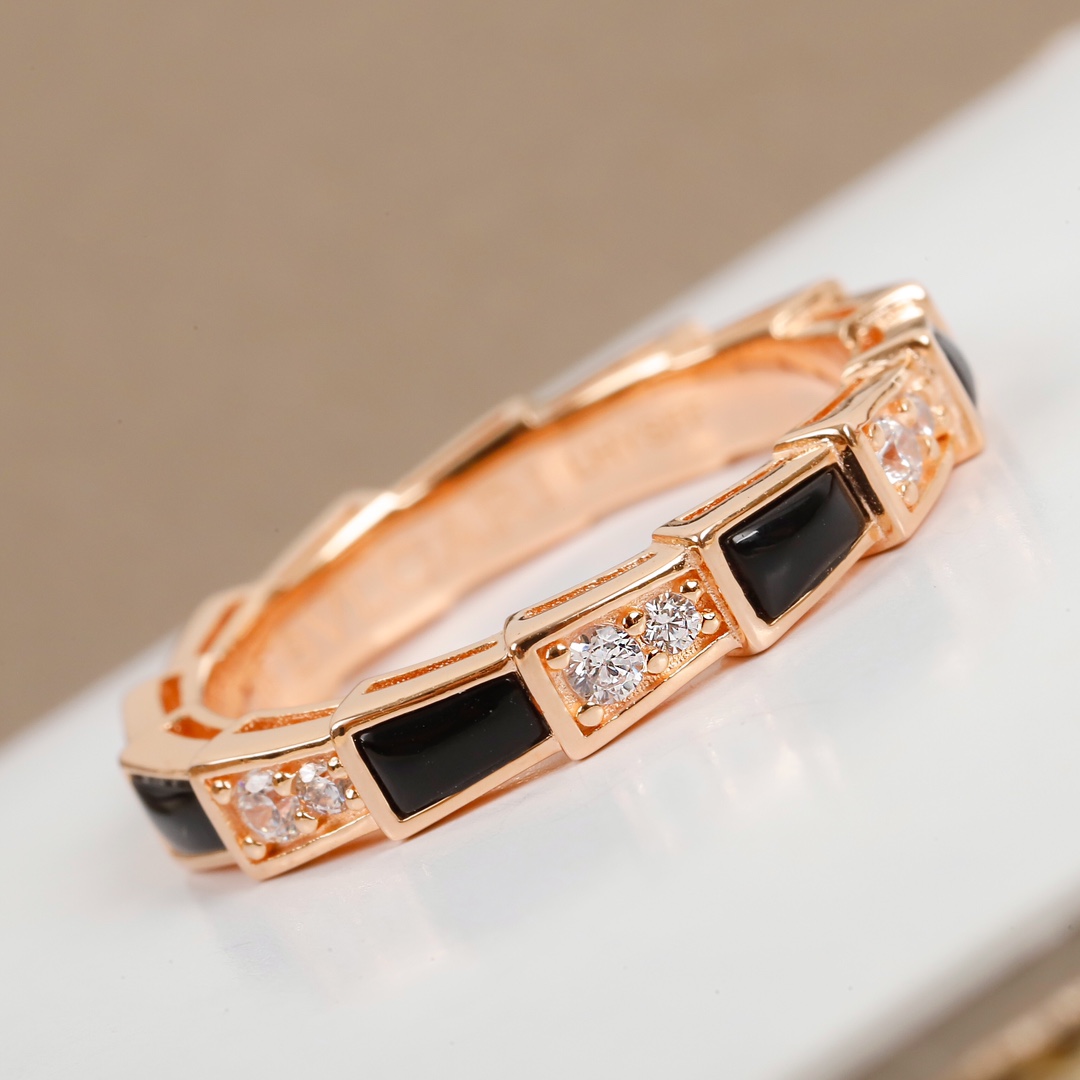 Bulgari Serpenti series mother-of-pearl diamond ring