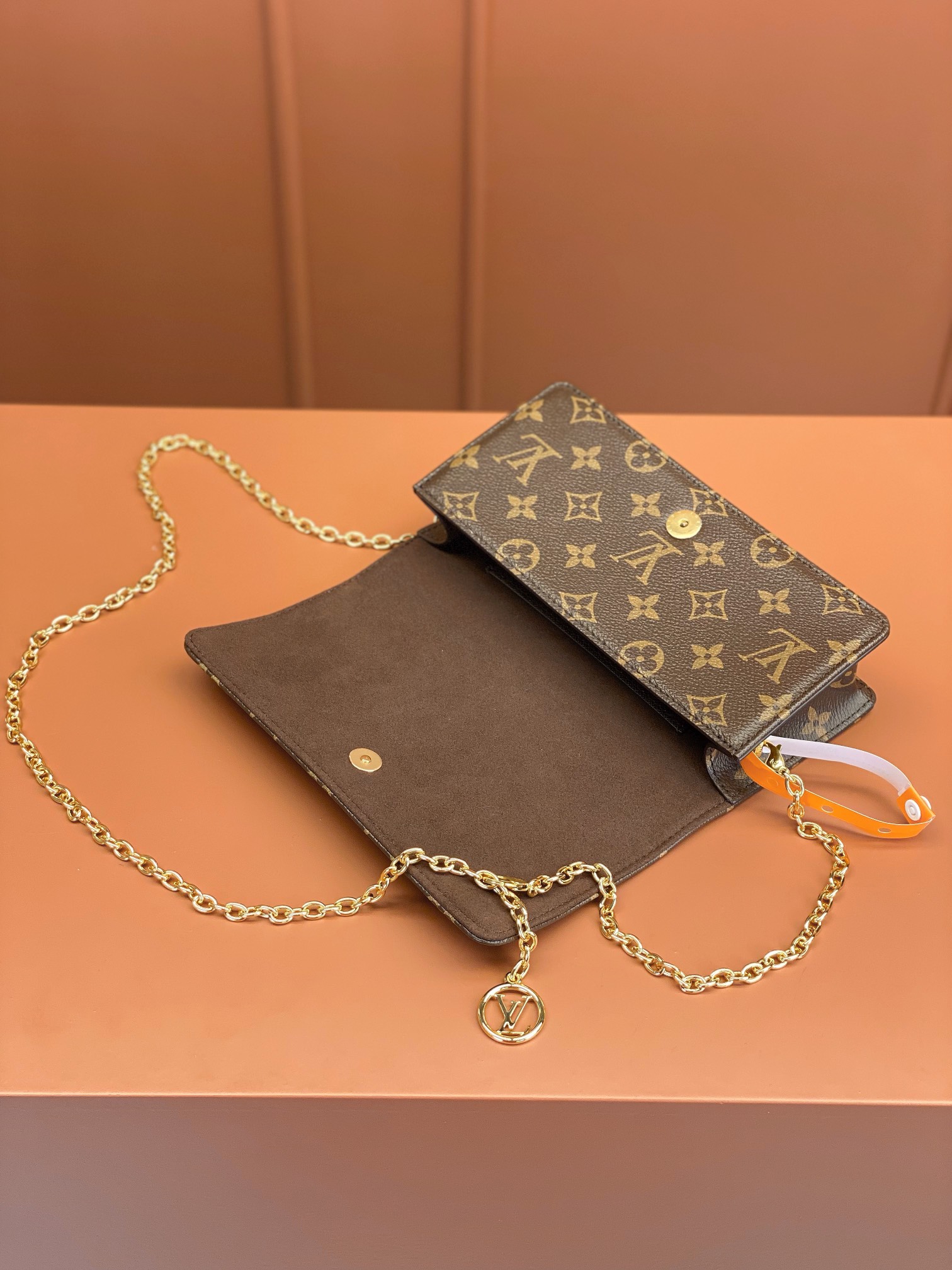 Louis Vuitton WALLET ON CHAIN ​​LILY Handbag M82509