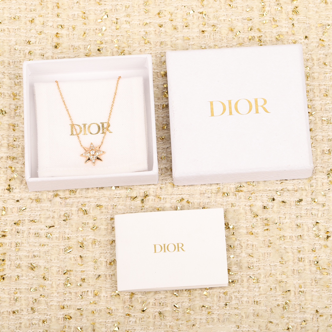 Dior diamond eight-pointed star necklace