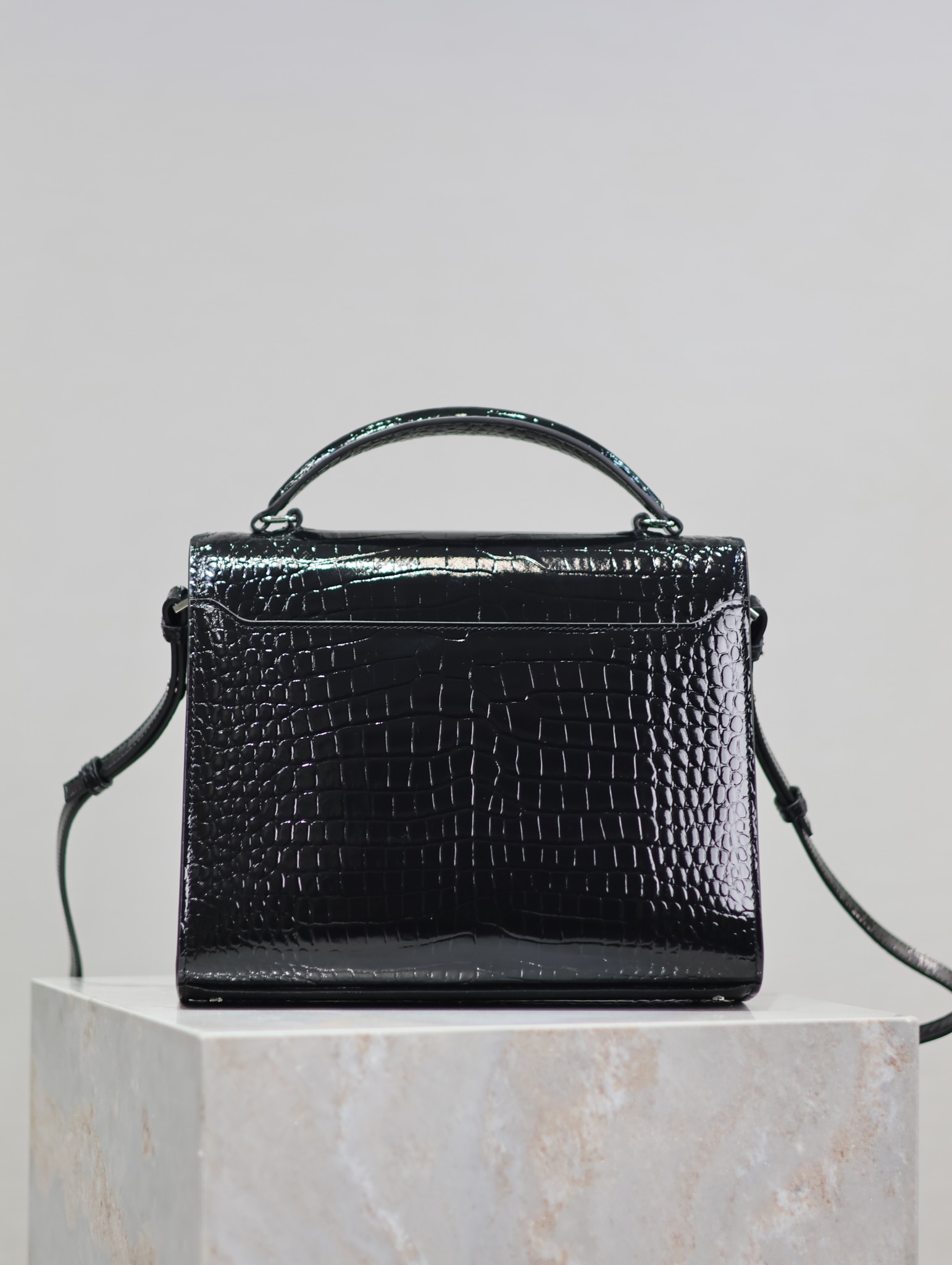 Yves Saint Laurent CASSANDRA Handbag 578000