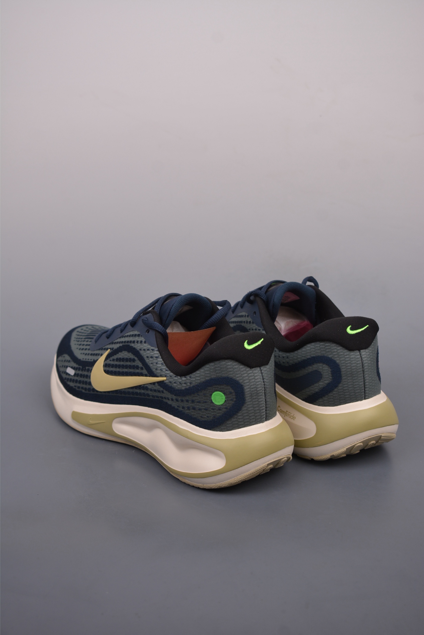 Nike Journey Run Dark Black Gold Hook Pink