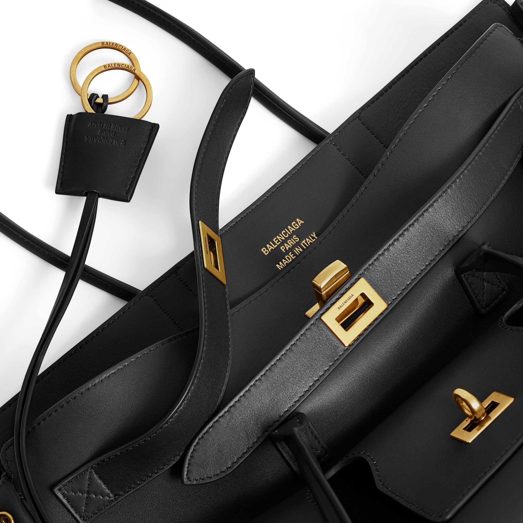 Balenciaga Bel Air Carry All Bag Medium 8054812ABAV1000