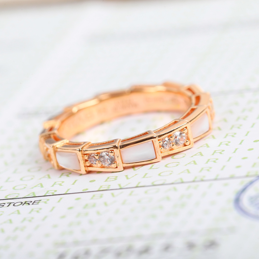 Bulgari Serpenti series mother-of-pearl diamond ring