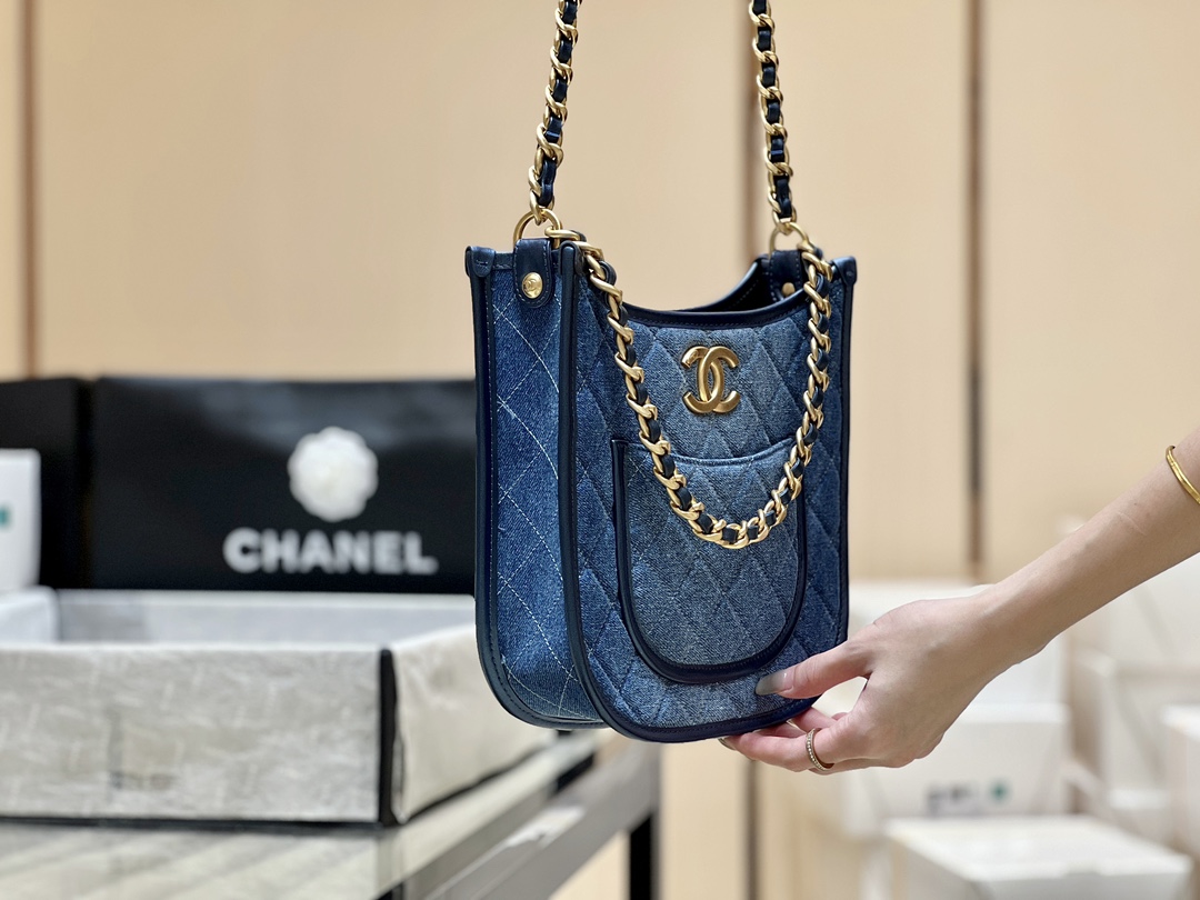 Chanel 24S denim hobo AS4532 00128