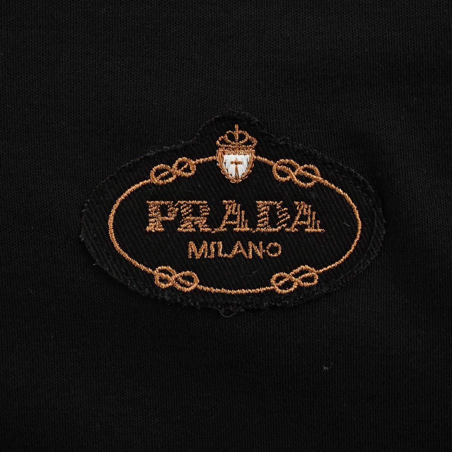 Prada 25ss short-sleeved shirt with embroidered chest patch and logo