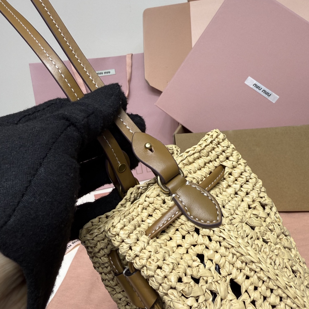 Miu Miu woven raffia bag 5ND016