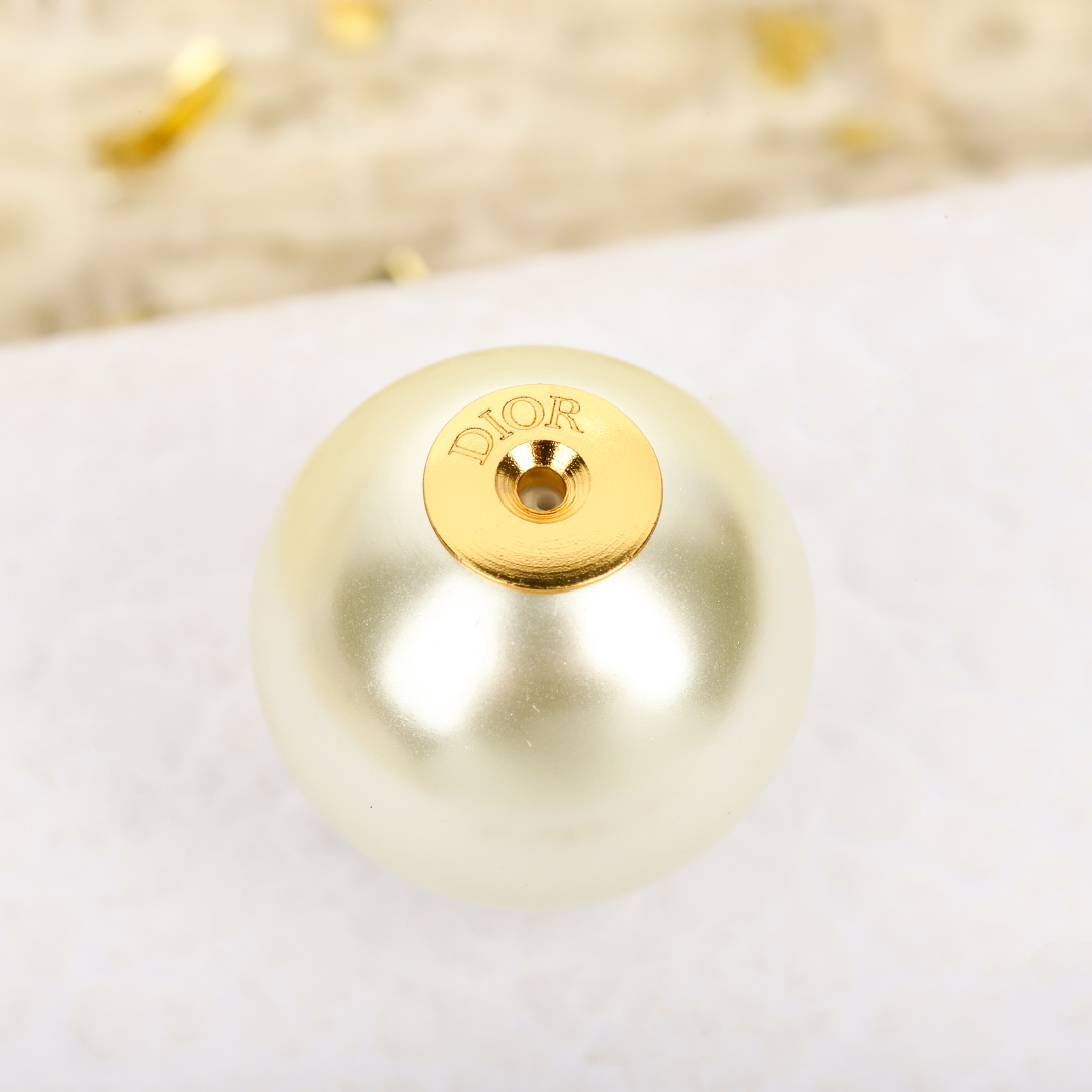 Dior full diamond bee pearl earrings