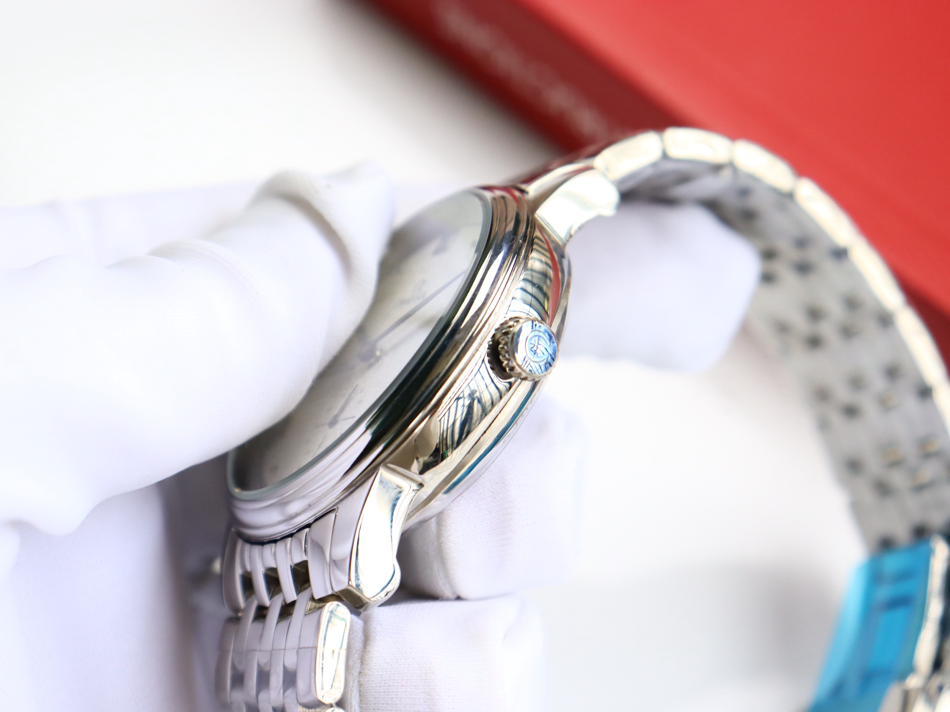 Omega De Ville series two-hand semi-mechanical men's watch