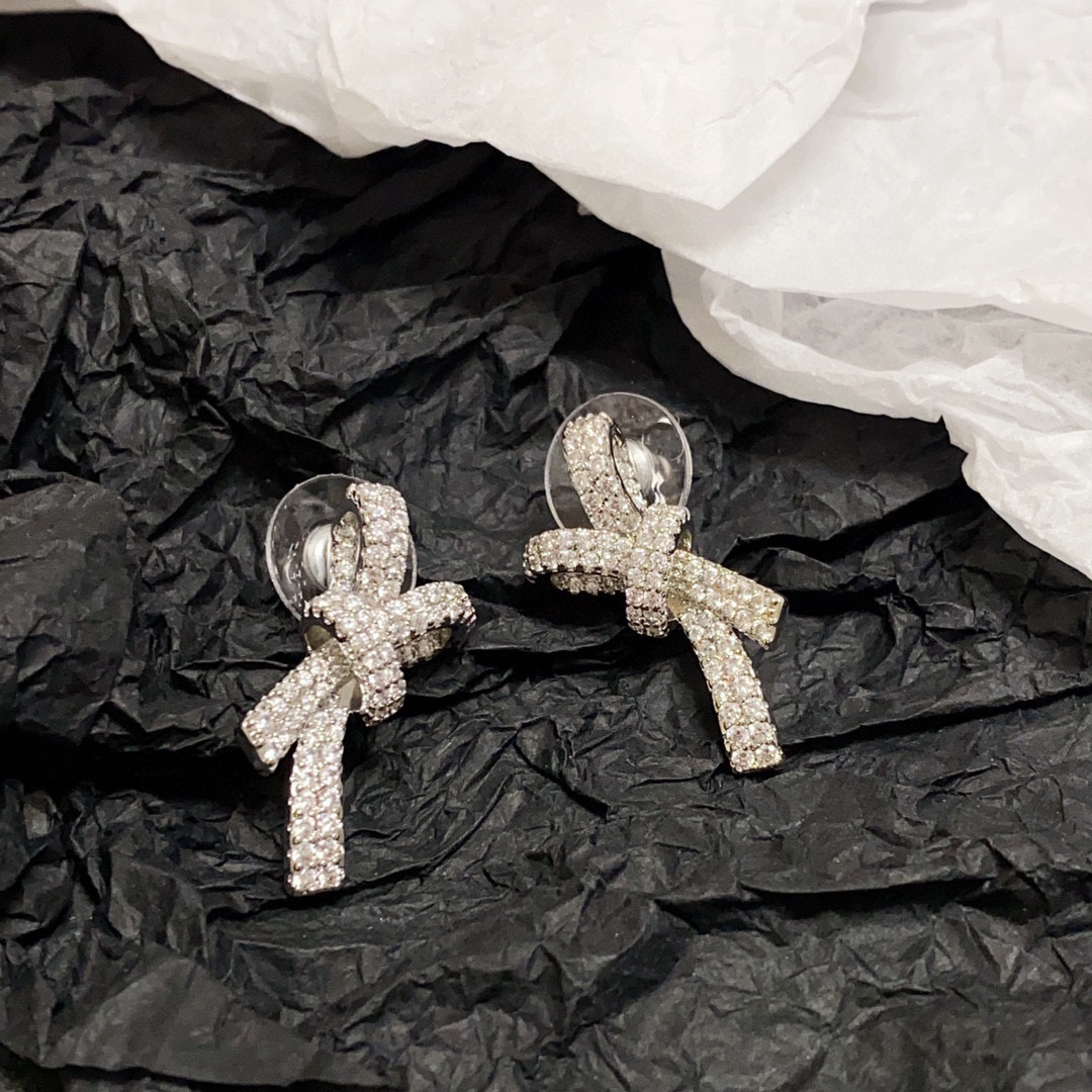 Chanel diamond bow