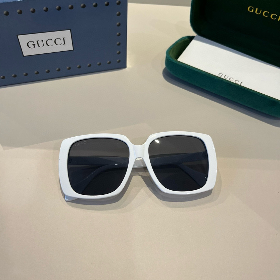 Gucci Round Frame Sunglasses