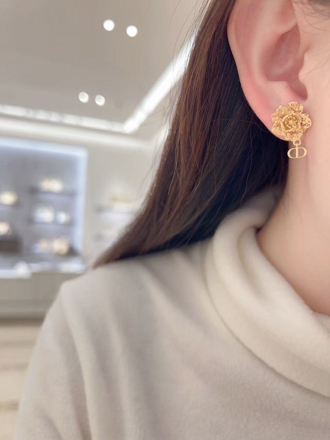 Dior flower cd pearl earrings